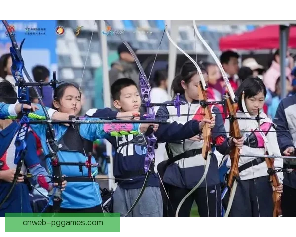 射箭公开赛：弓箭飞扬，豪气观战